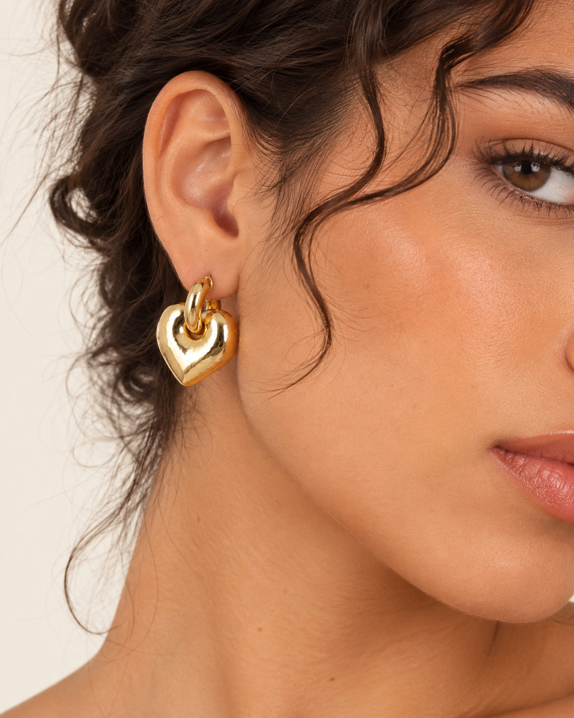 Etrusca Orecchini a Cerchio con Pendente Cuore Martellato Placcati Oro Giallo 18kt